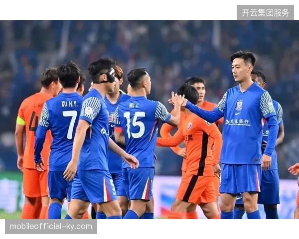 本土防线崛起，上海申花年轻中卫组合朱辰杰与蒋圣龙凭借稳健表现入选赛季最佳阵容